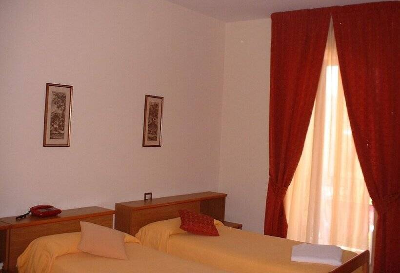 Номер Стандарт Трехместный, Natalina