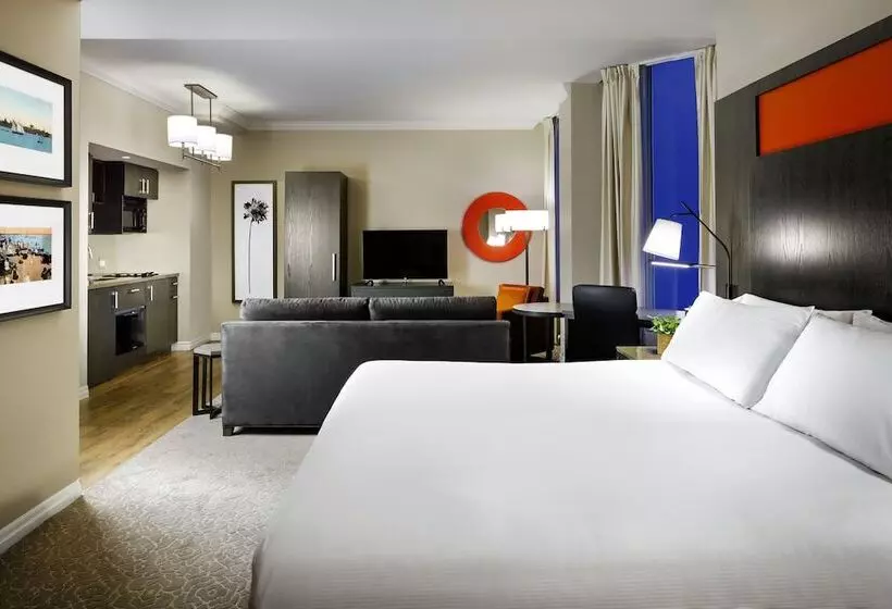 سوییت سوپریور, One King West Hotel And Residence
