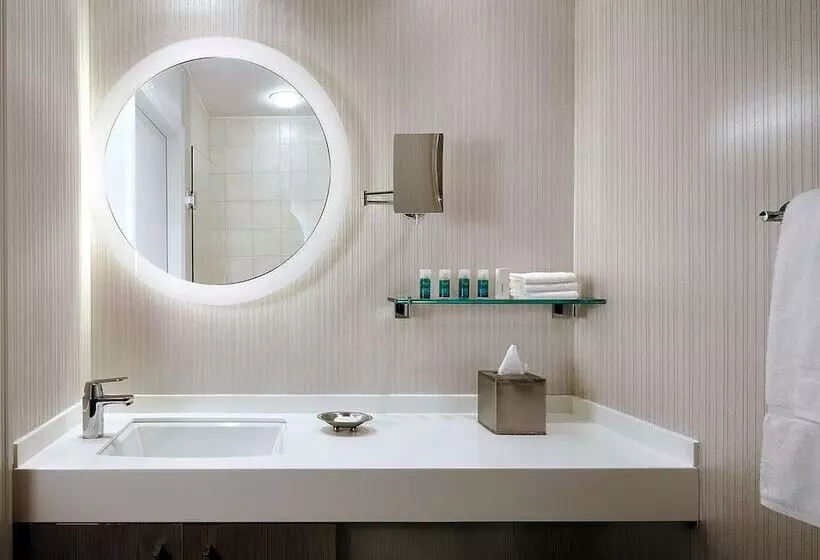 سوئیت پریمیوم, One King West Hotel And Residence