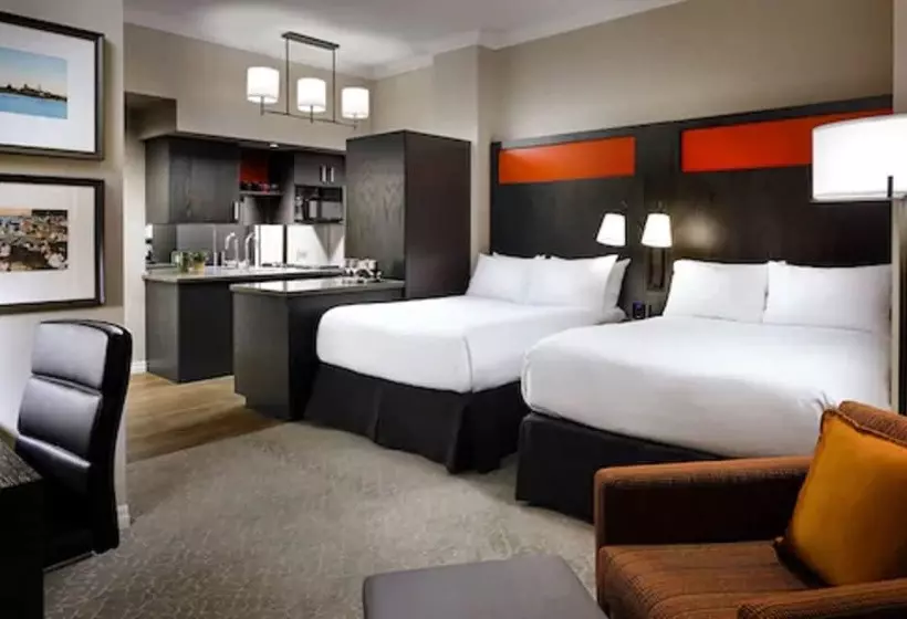 سوییت سوپریور, One King West Hotel And Residence