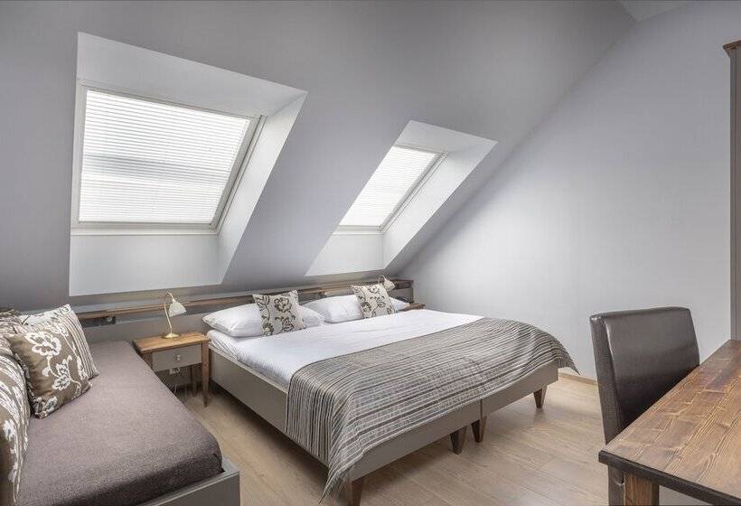 اتاق استاندارد سه نفره, Prague Centre Plaza