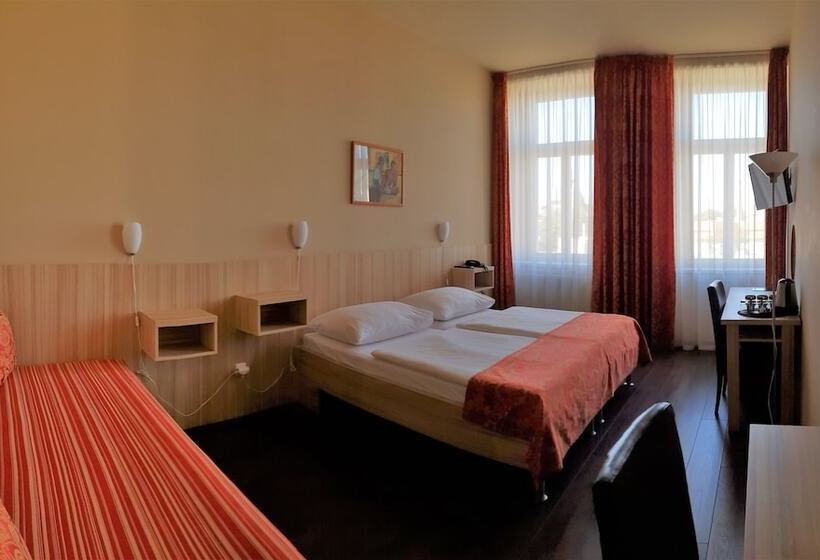 اتاق استاندارد سه نفره, Prague Centre Plaza