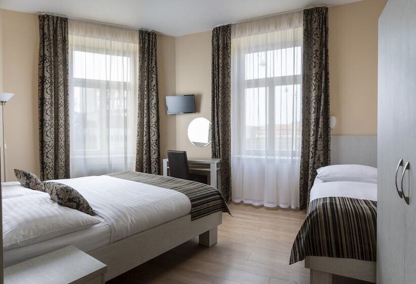 اتاق استاندارد سه نفره, Prague Centre Plaza