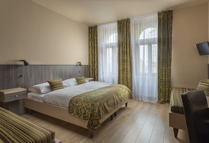 اتاق استاندارد سه نفره, Prague Centre Plaza