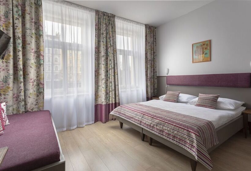 اتاق استاندارد سه نفره, Prague Centre Plaza