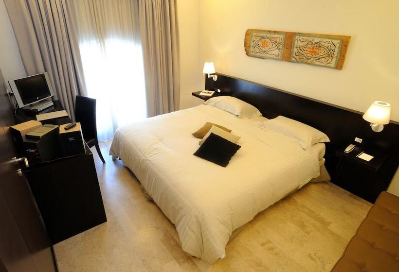 古典房间, Ucciardhome