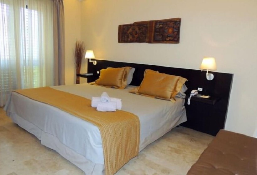 古典房间, Ucciardhome