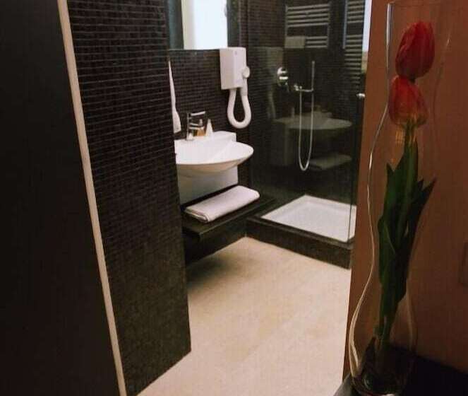 豪华房间, Ucciardhome