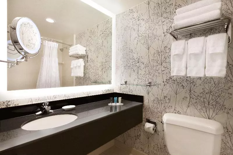 キングサイズベッドのスタンダードルーム, Crowne Plaza Crystal City Washington, D.c., An Ihg