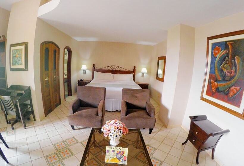 سوییت جونیور, Plaza Del General