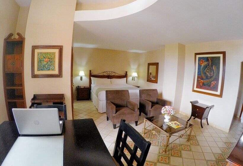 سوییت جونیور, Plaza Del General