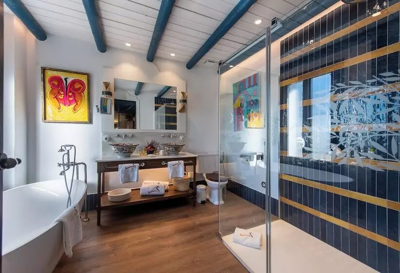 سوییت لوکس, Hotel La Malvasia