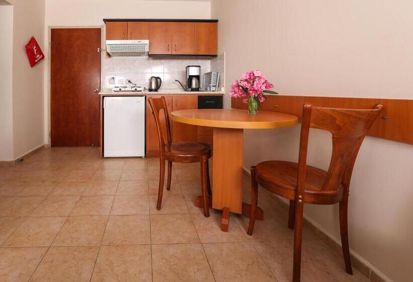 Люкс Вид на Бассейн, Tuntas Family Suites Kusadasi