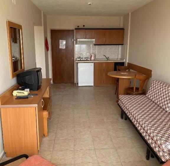 Люкс Вид на Бассейн, Tuntas Family Suites Kusadasi