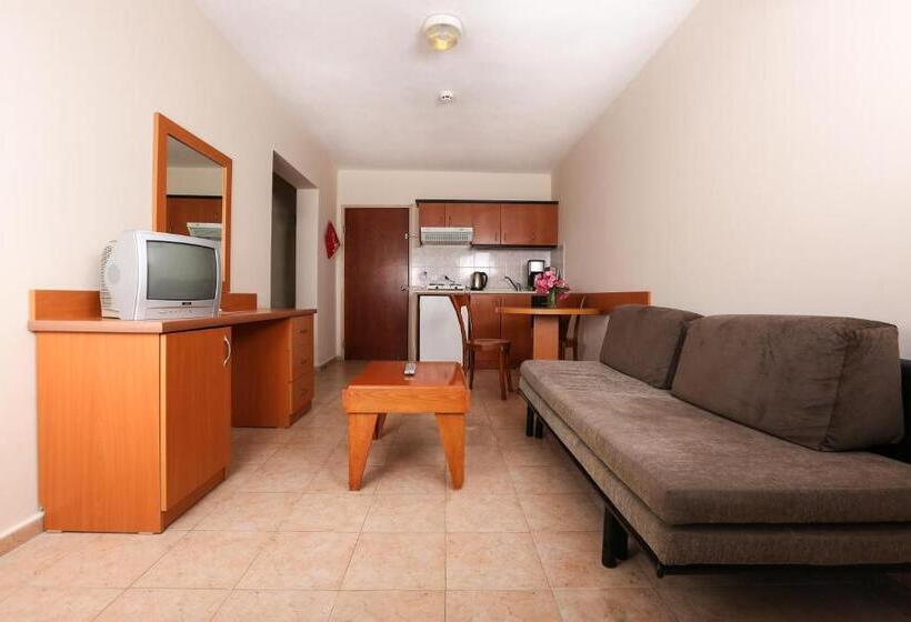 Люкс Вид на Сад, Tuntas Family Suites Kusadasi