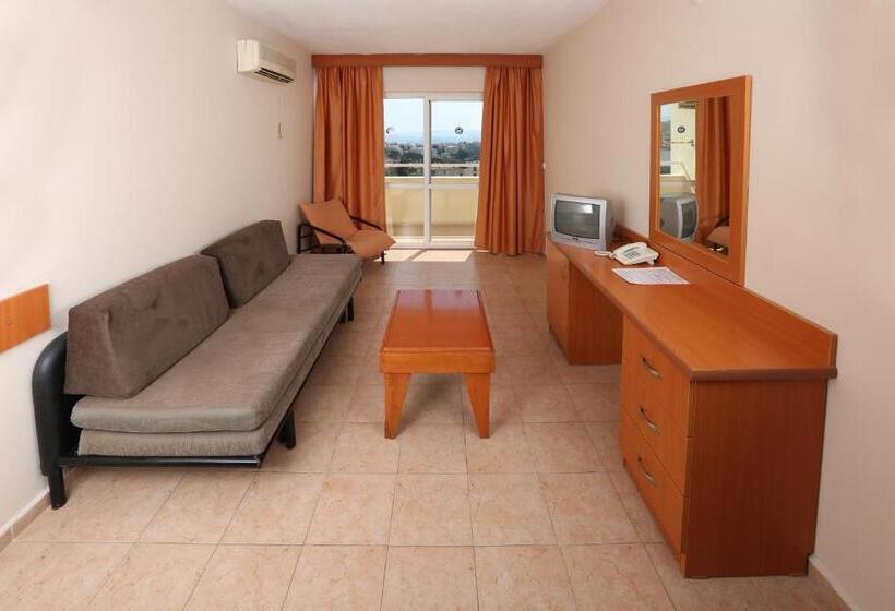 Люкс Вид на Сад, Tuntas Family Suites Kusadasi
