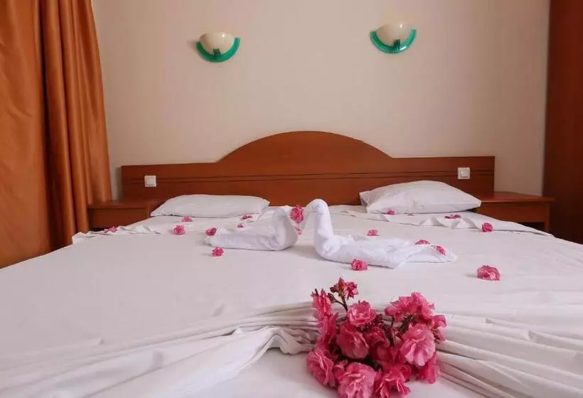 سوییت با چشم‌انداز باغ, Tuntas Family Suites Kusadasi