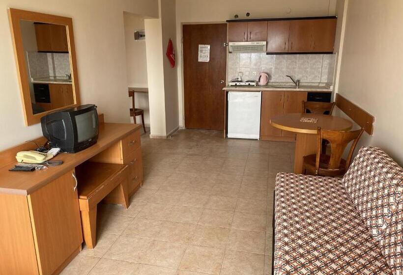 Люкс Вид на Сад, Tuntas Family Suites Kusadasi