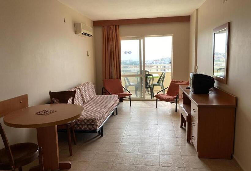 Люкс Вид на Сад, Tuntas Family Suites Kusadasi