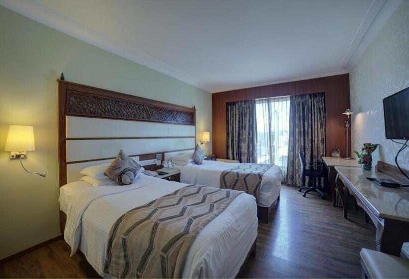 Номер Superior, Goldfinch Hotel Bangalore