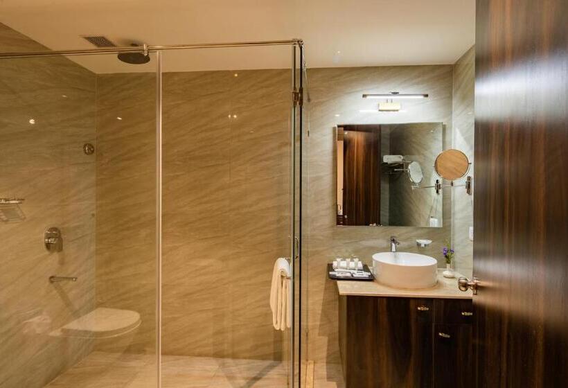 Номер Клуб, Goldfinch Hotel Bangalore