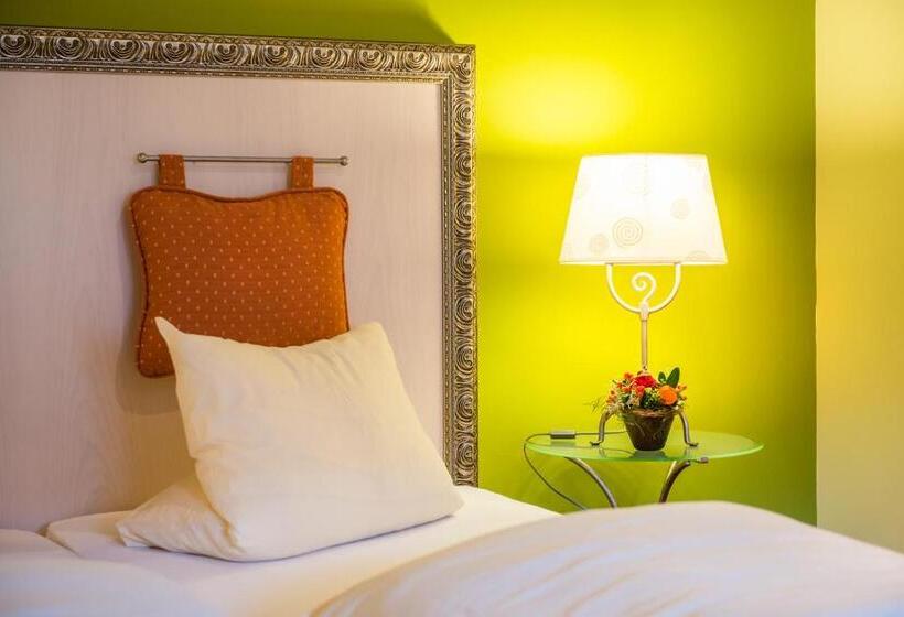 חדר אקונומי, La Cruna