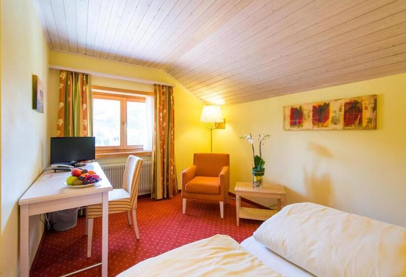 חדר אקונומי, La Cruna