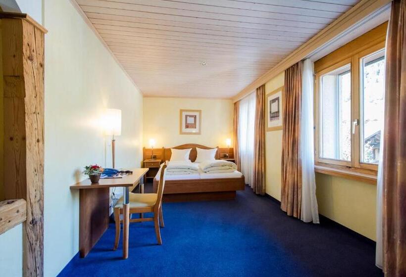 חדר סופריור, La Cruna