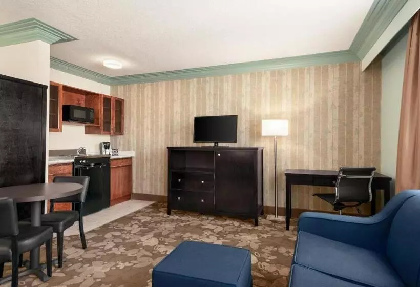 استودیوی استاندارد, Nova Inn Yellowknife