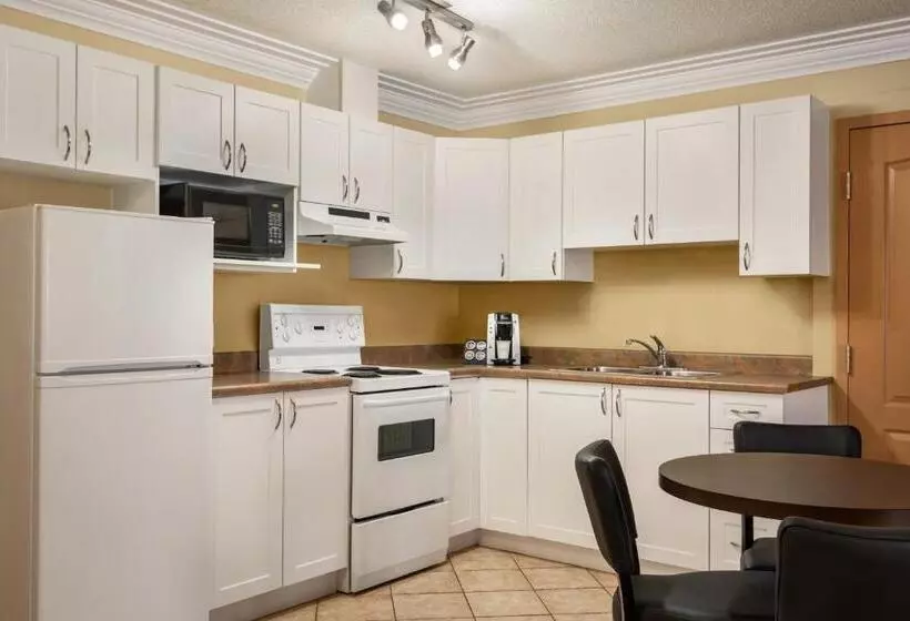 سوییت, Nova Inn Yellowknife