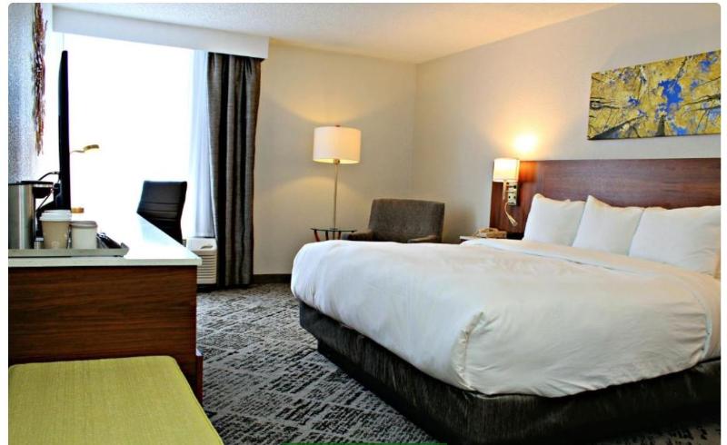 חדר סטנדרט עם מיטת קינג, Plaza Hotel Denver