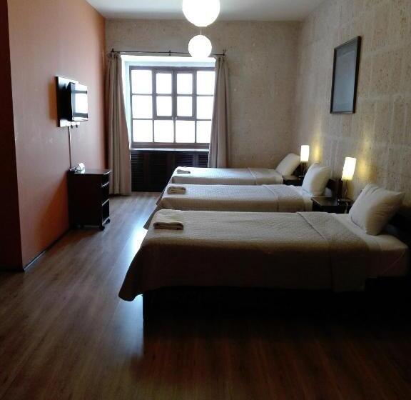 חדר סטנדרט לשלושה, Casablanca Hostal
