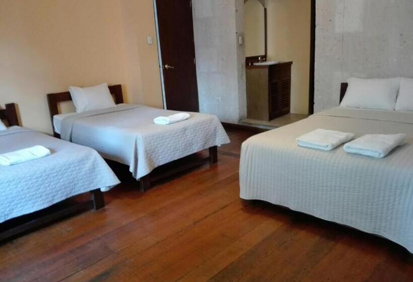 חדר משפחתי, Casablanca Hostal