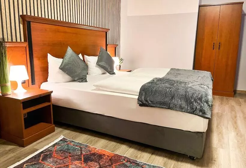 اتاق استاندارد سه نفره, City Hotel West