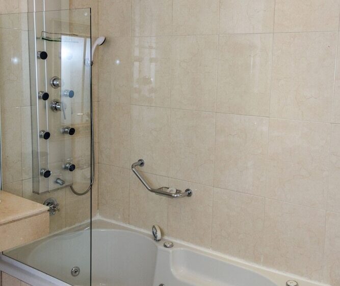 Полулюкс, Lagos Del Calafate