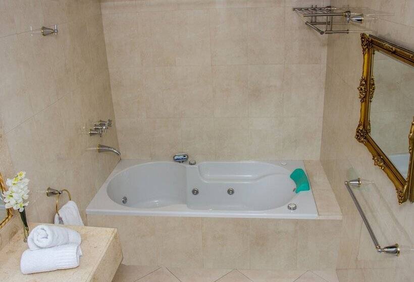 Полулюкс, Lagos Del Calafate