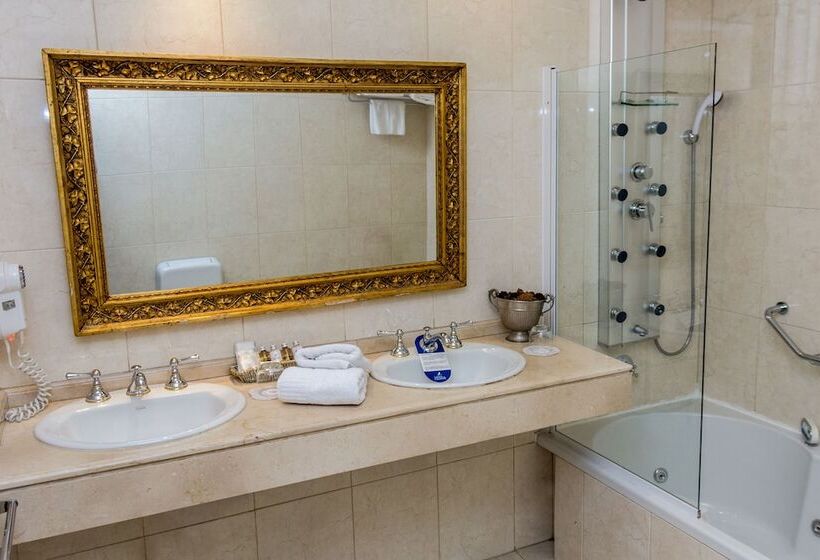 Полулюкс, Lagos Del Calafate