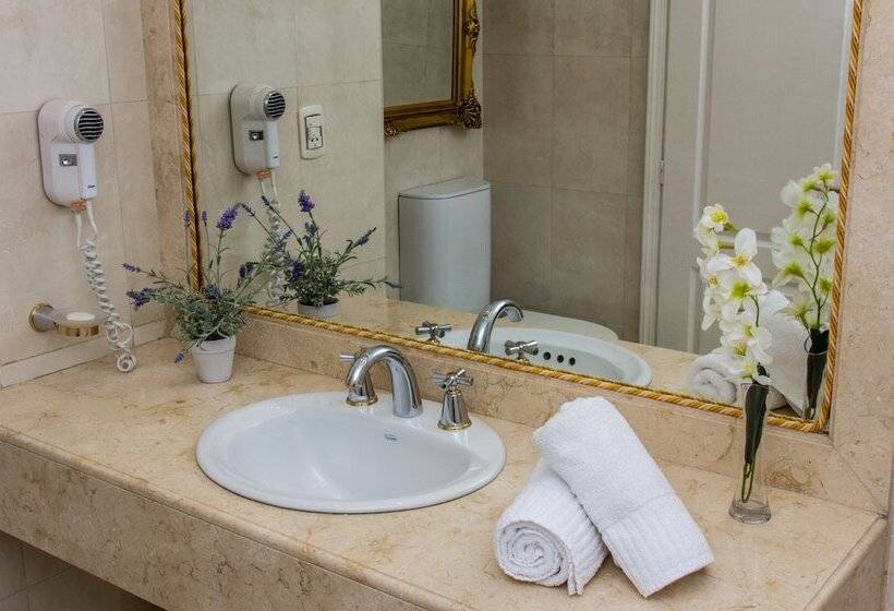 Полулюкс, Lagos Del Calafate