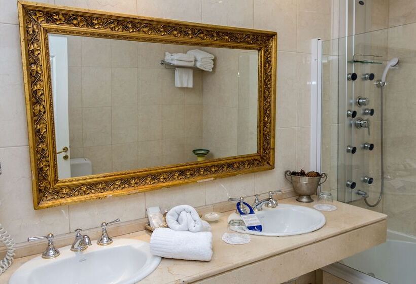 Полулюкс, Lagos Del Calafate