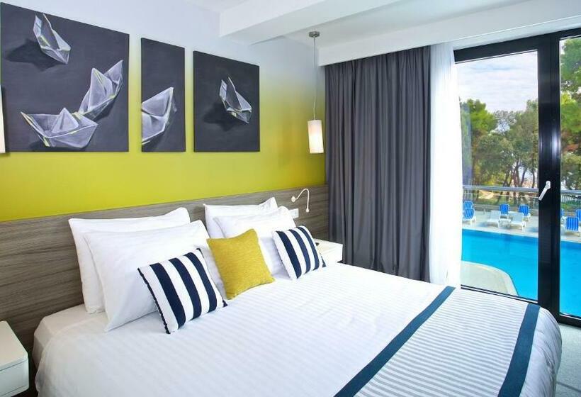 스탠다드 룸 풀장 전망, Park Plaza Arena Pula