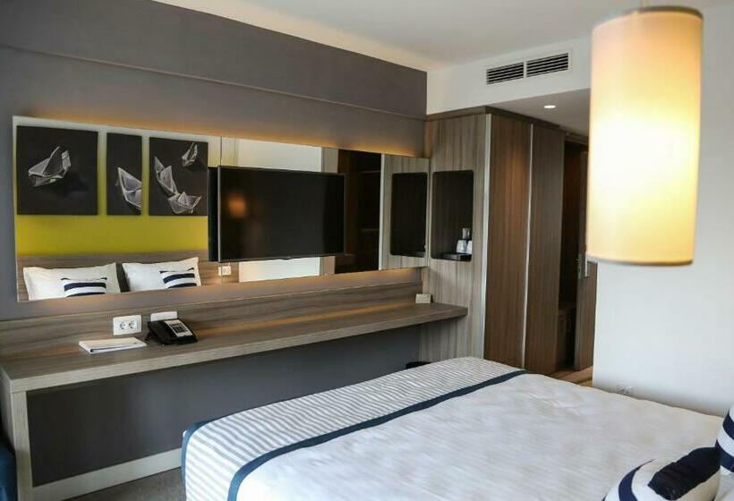 스탠다드 룸 풀장 전망, Park Plaza Arena Pula