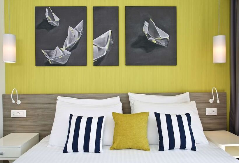 스탠다드 룸 풀장 전망, Park Plaza Arena Pula