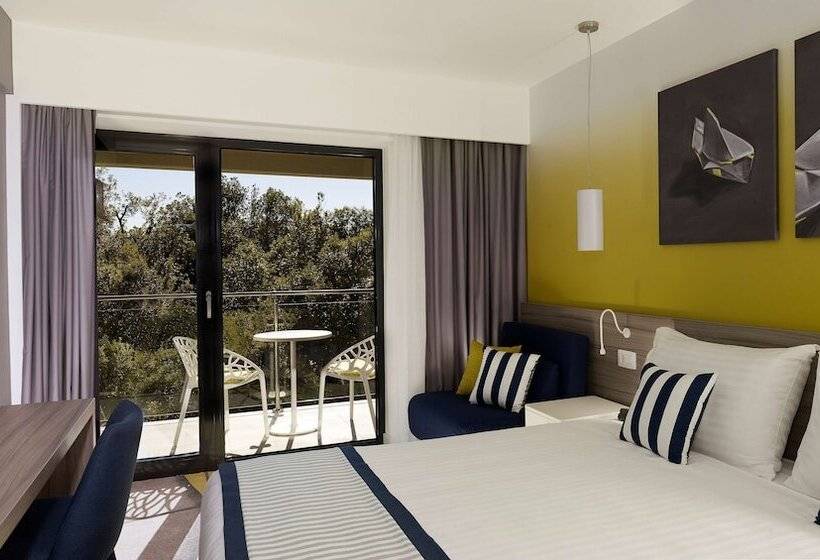 스탠다드 룸 풀장 전망, Park Plaza Arena Pula