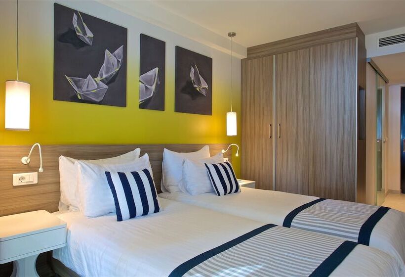 스탠다드 룸 풀장 전망, Park Plaza Arena Pula