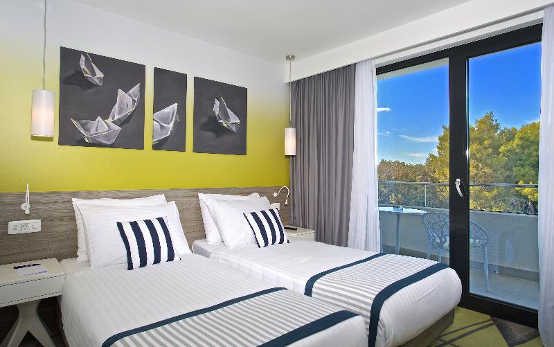 수피리어 룸 풀장 전망, Park Plaza Arena Pula