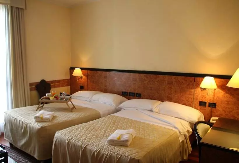 Standard Neljän Hengen Huone, Park Hotel Villa Leon D Oro