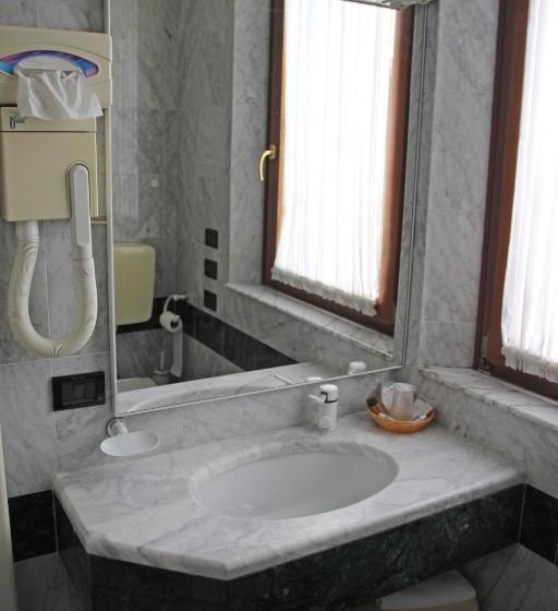 חדר סטנדרט לשלושה, Park Hotel Villa Leon D Oro