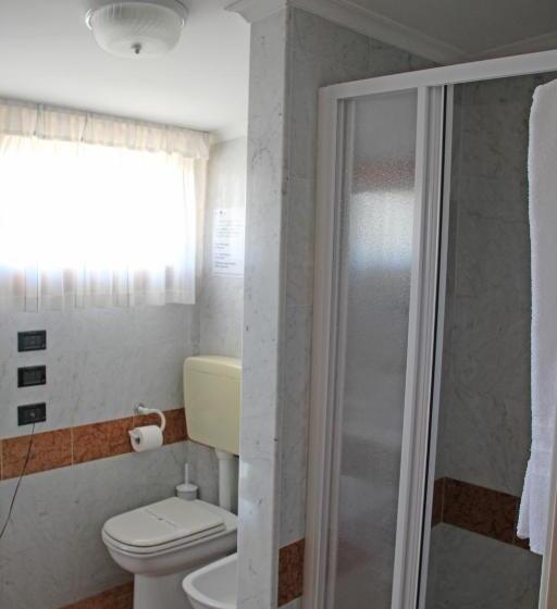 חדר סטנדרט לארבעה, Park Hotel Villa Leon D Oro