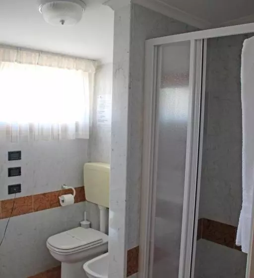 Standard Neljän Hengen Huone, Park Hotel Villa Leon D Oro