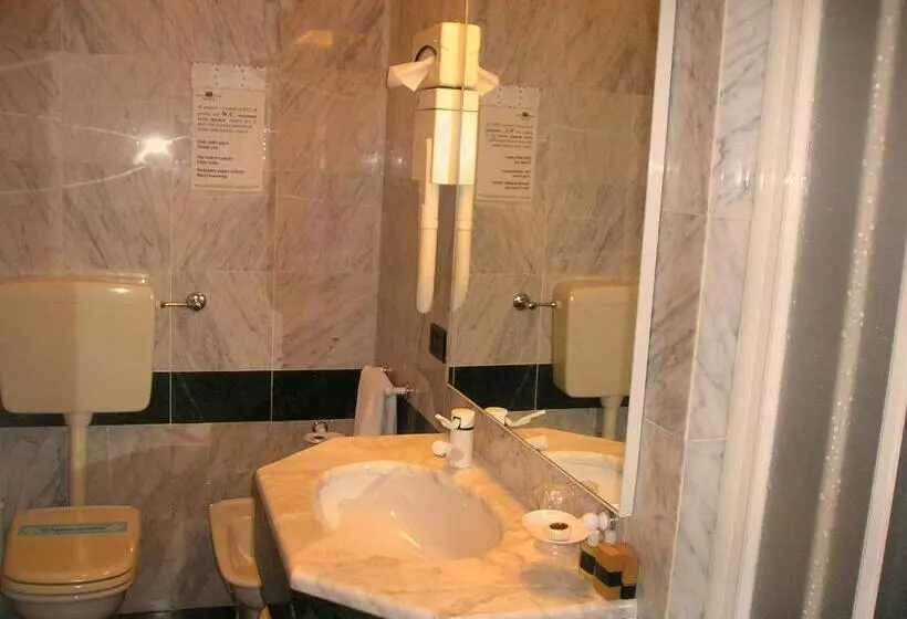 Standard Neljän Hengen Huone, Park Hotel Villa Leon D Oro